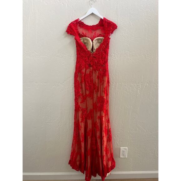 Mac Duggal Red Lace Cap Sleeve Side Slit Mermaid Maxi Gown - Picture 4 of 7